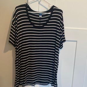 Old Navy black and white striped t shirt with side slits size M